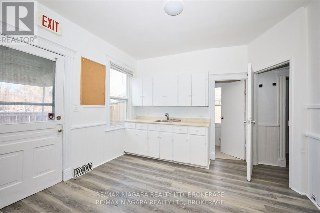 105A WELLAND AVENUE - 12