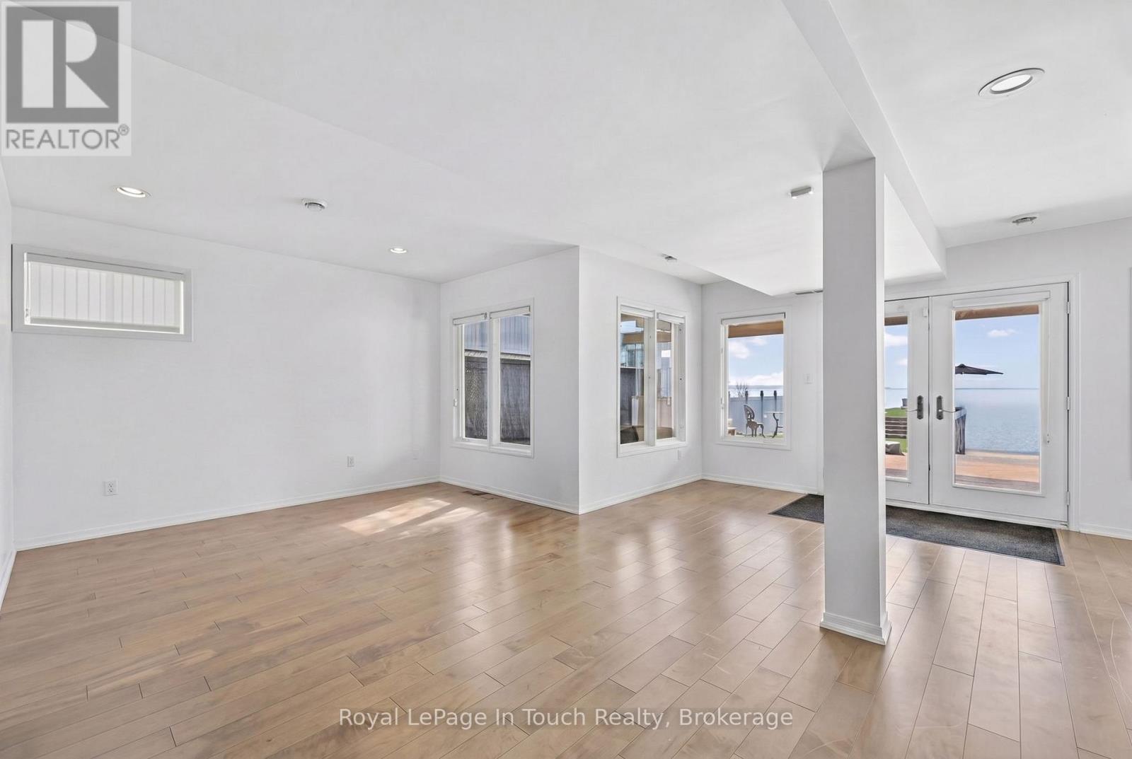 32 TINY BEACHES ROAD S - 18