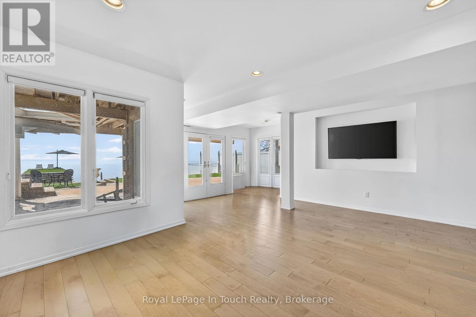 32 TINY BEACHES ROAD S - 19