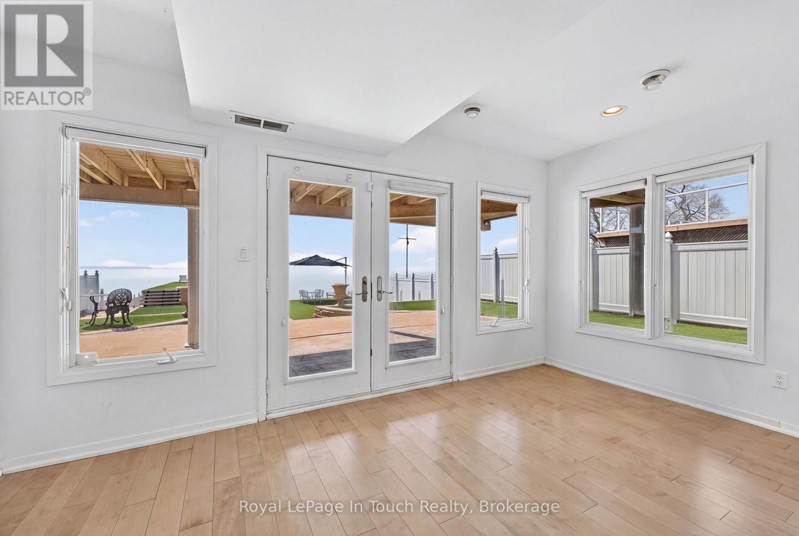 32 TINY BEACHES ROAD S - 20