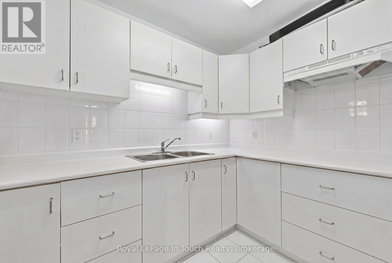 32 TINY BEACHES ROAD S - 24