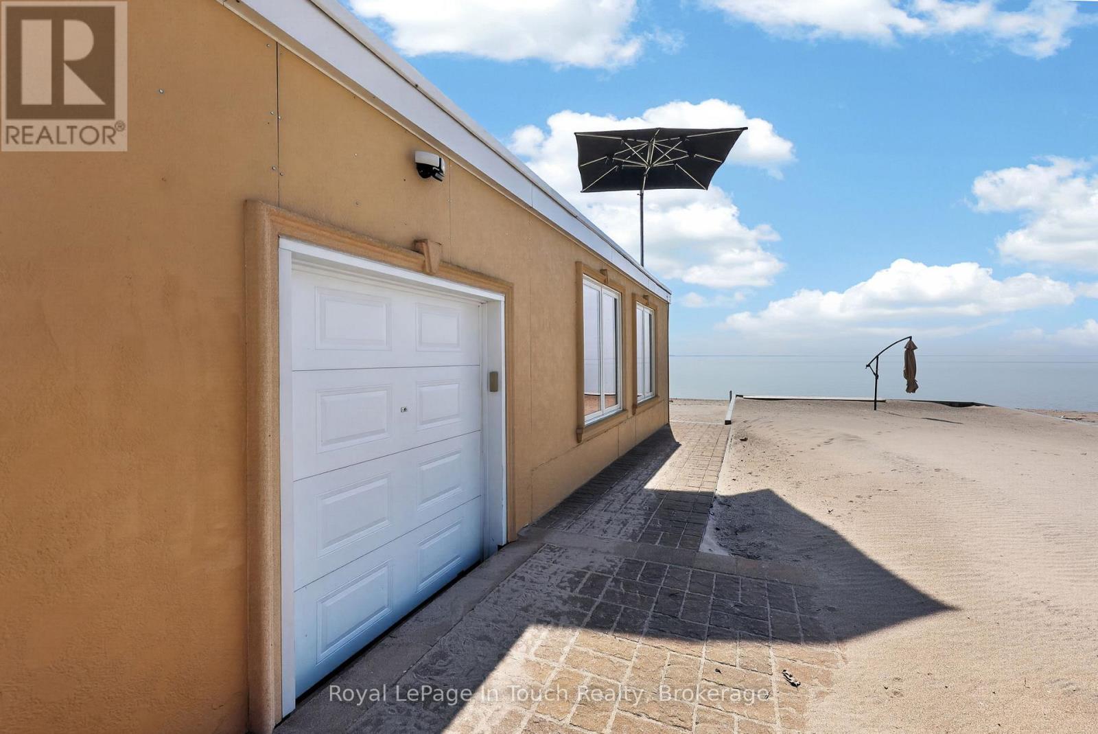 32 TINY BEACHES ROAD S - 35