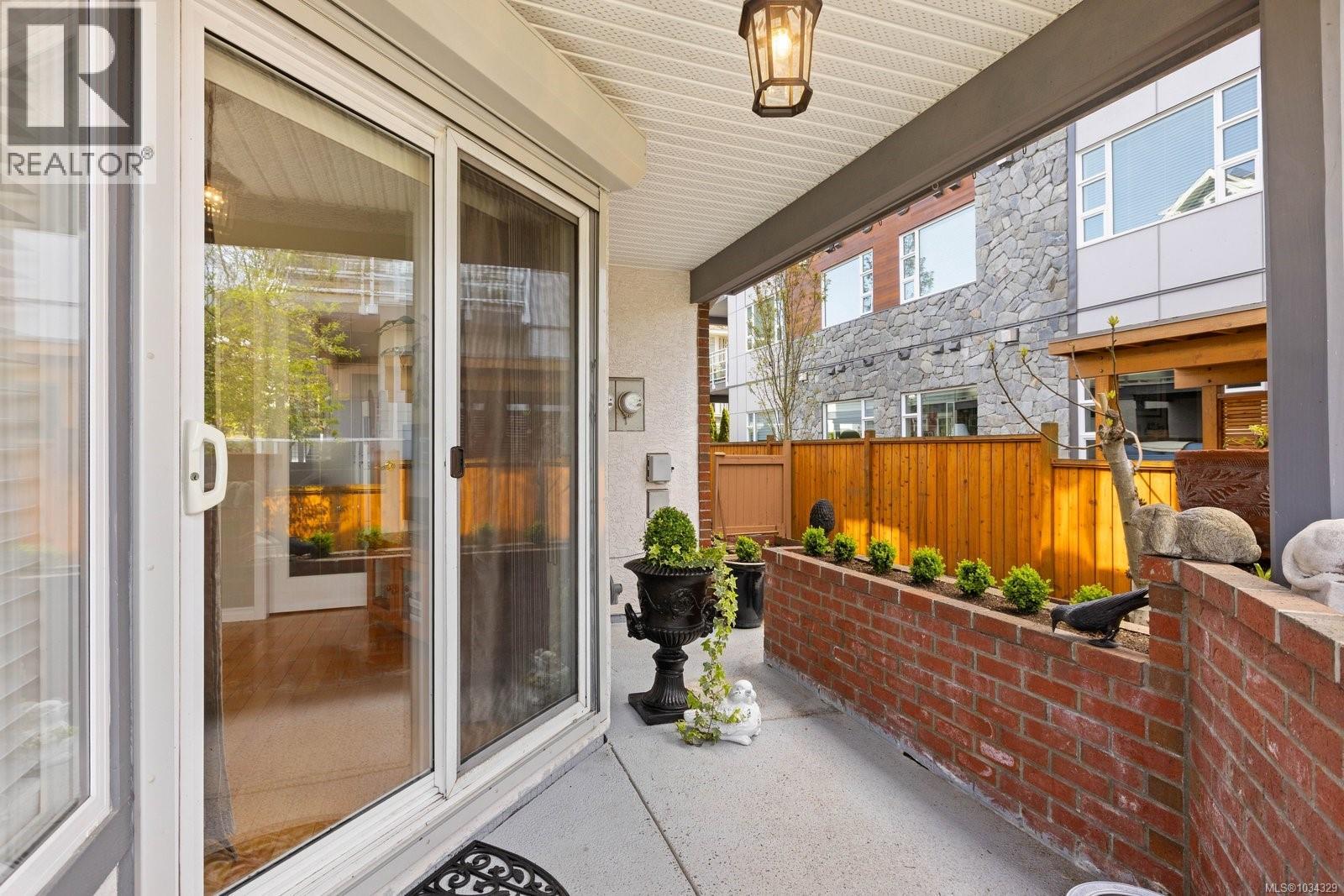 1 9875 Third Street, Sidney