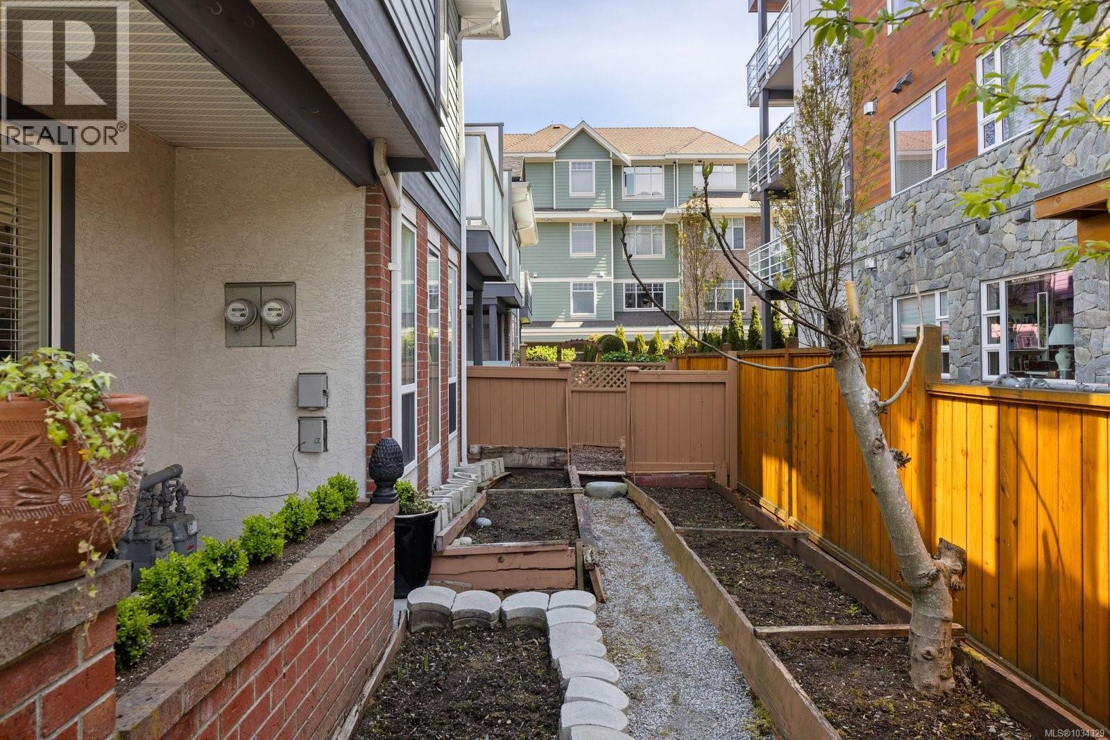 1 9875 Third Street, Sidney