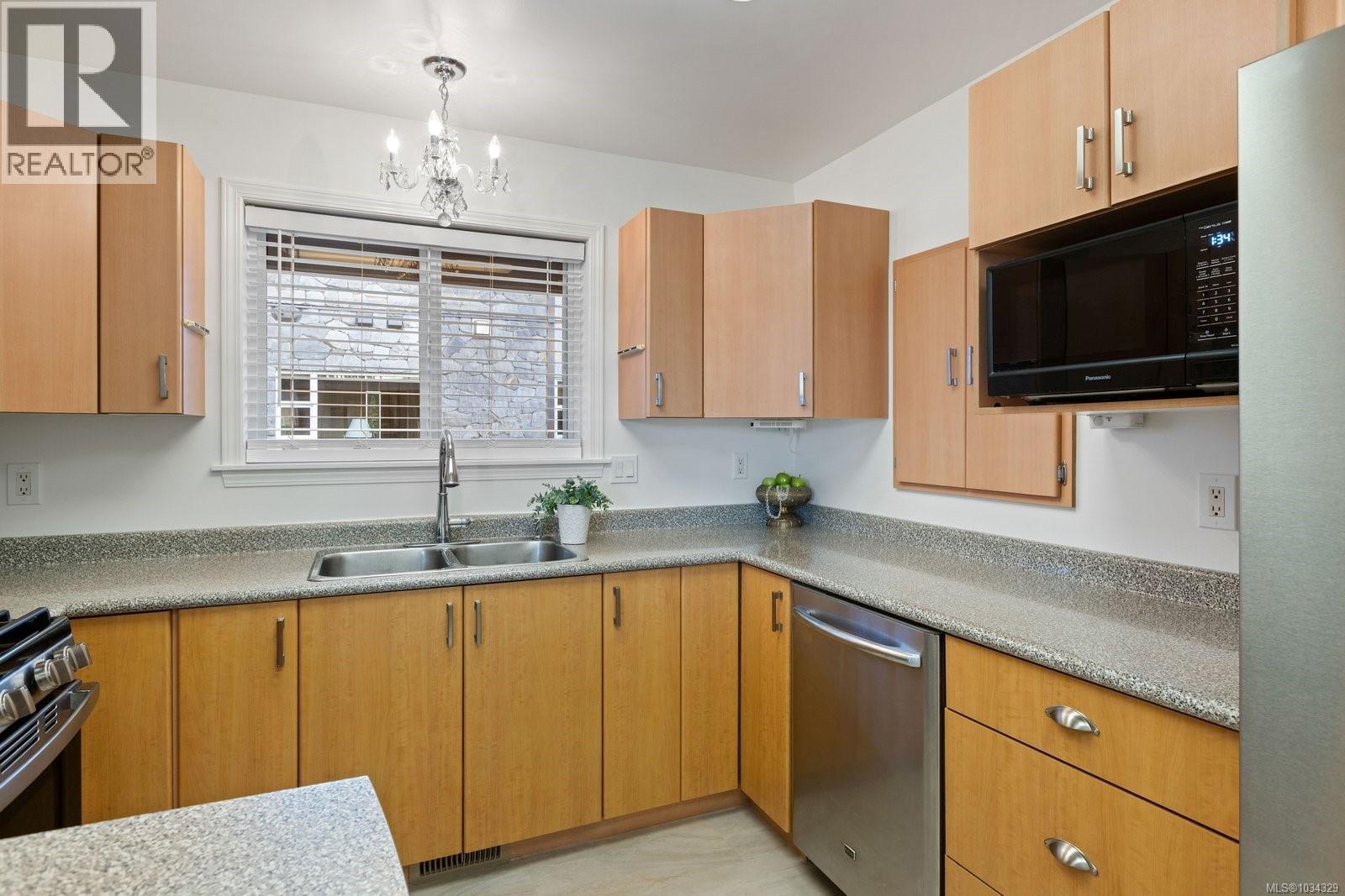 1 9875 Third Street, Sidney