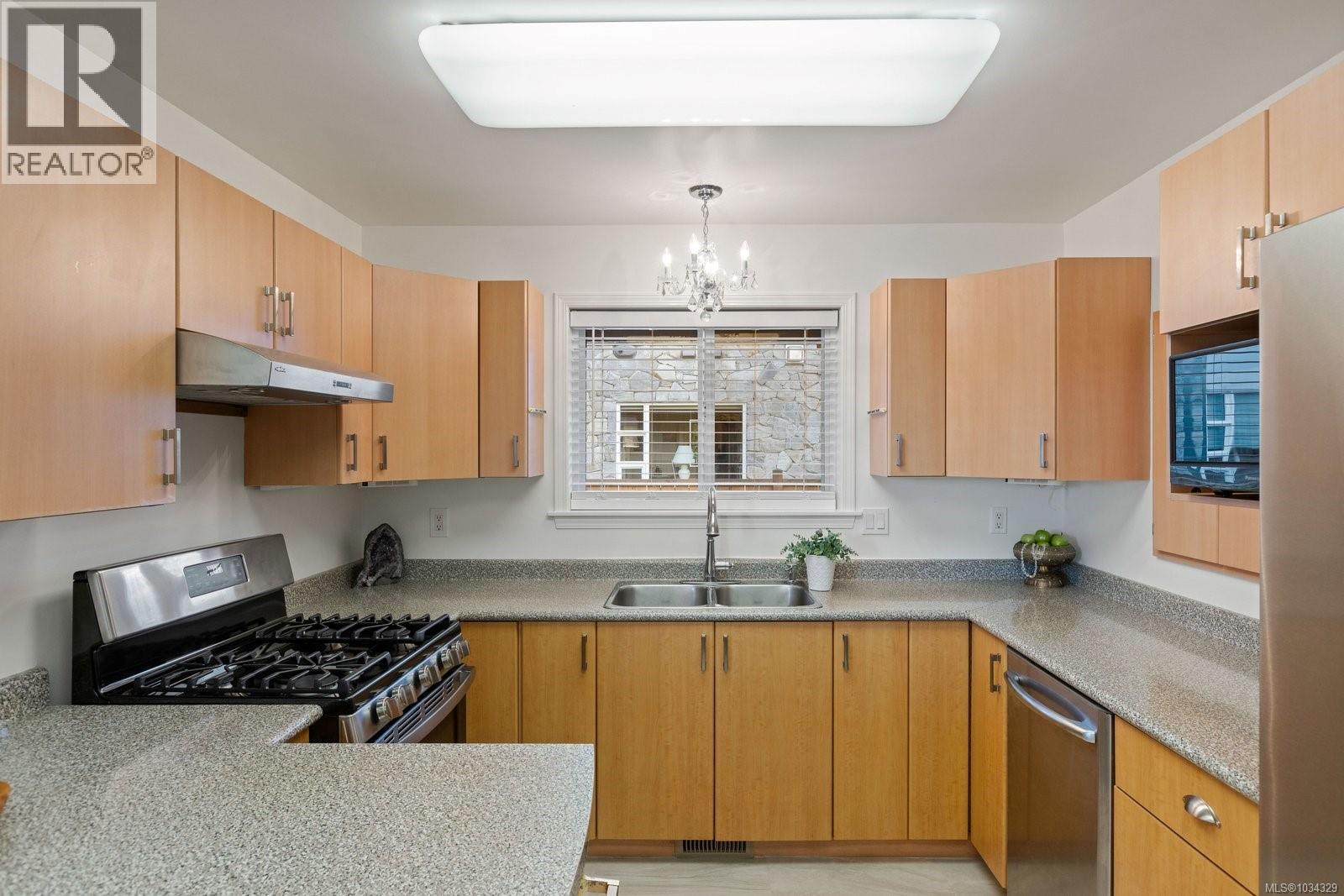 1 9875 Third Street, Sidney