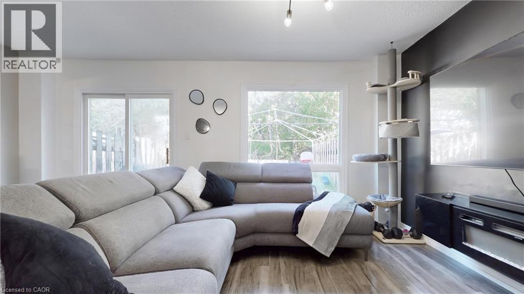 52 ADELAIDE Street Unit# 32, Barrie, Ontario, L4N3T5 — Photo 5