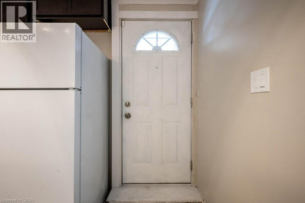 34 BURN Place Unit# 5, Kitchener, Ontario, N2M1Y9 — Photo 3