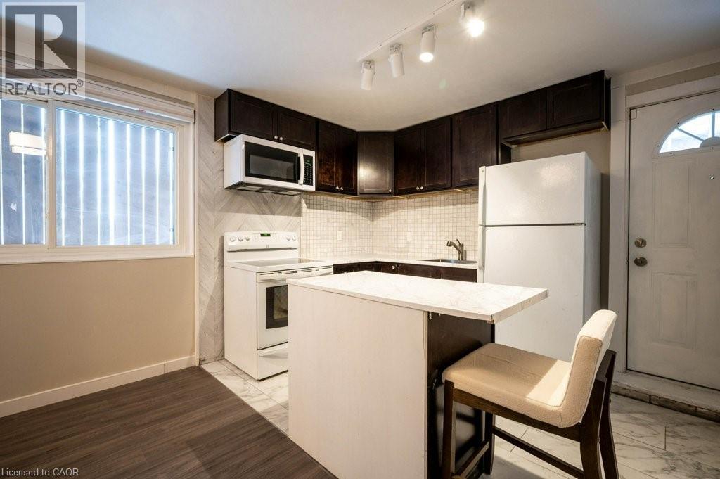 34 BURN Place Unit# 5, Kitchener, Ontario, N2M1Y9 — Photo 4
