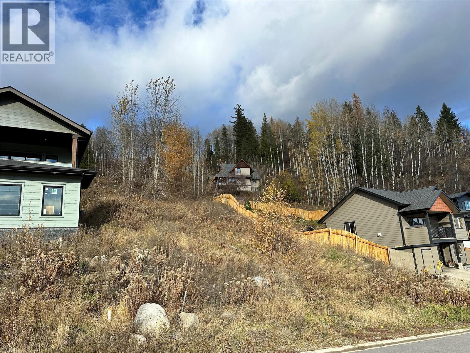 928 REDSTONE Drive, Rossland