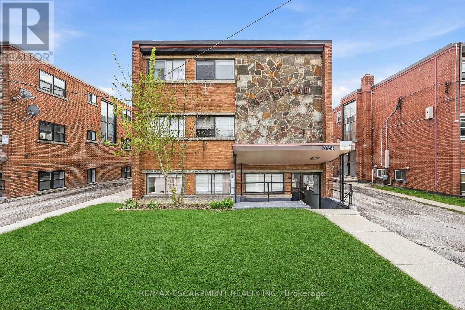 1254 FENNELL AVENUE E - 1