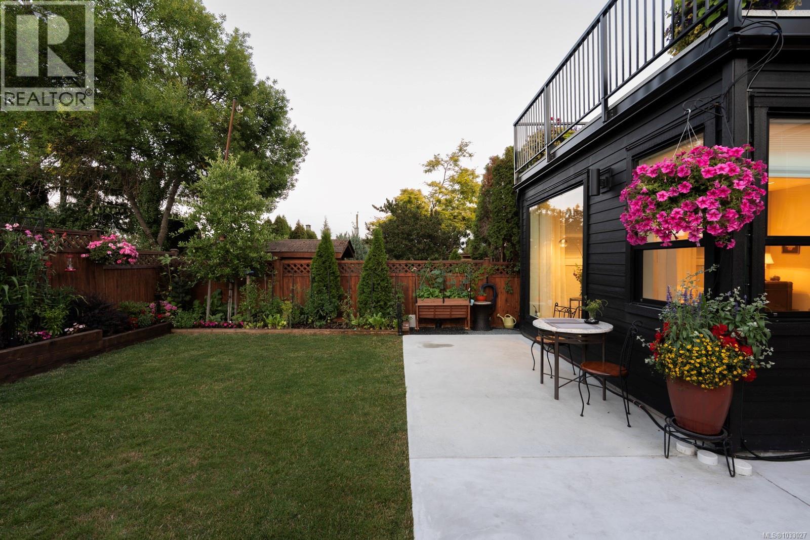 1158 Craigflower Rd - 8