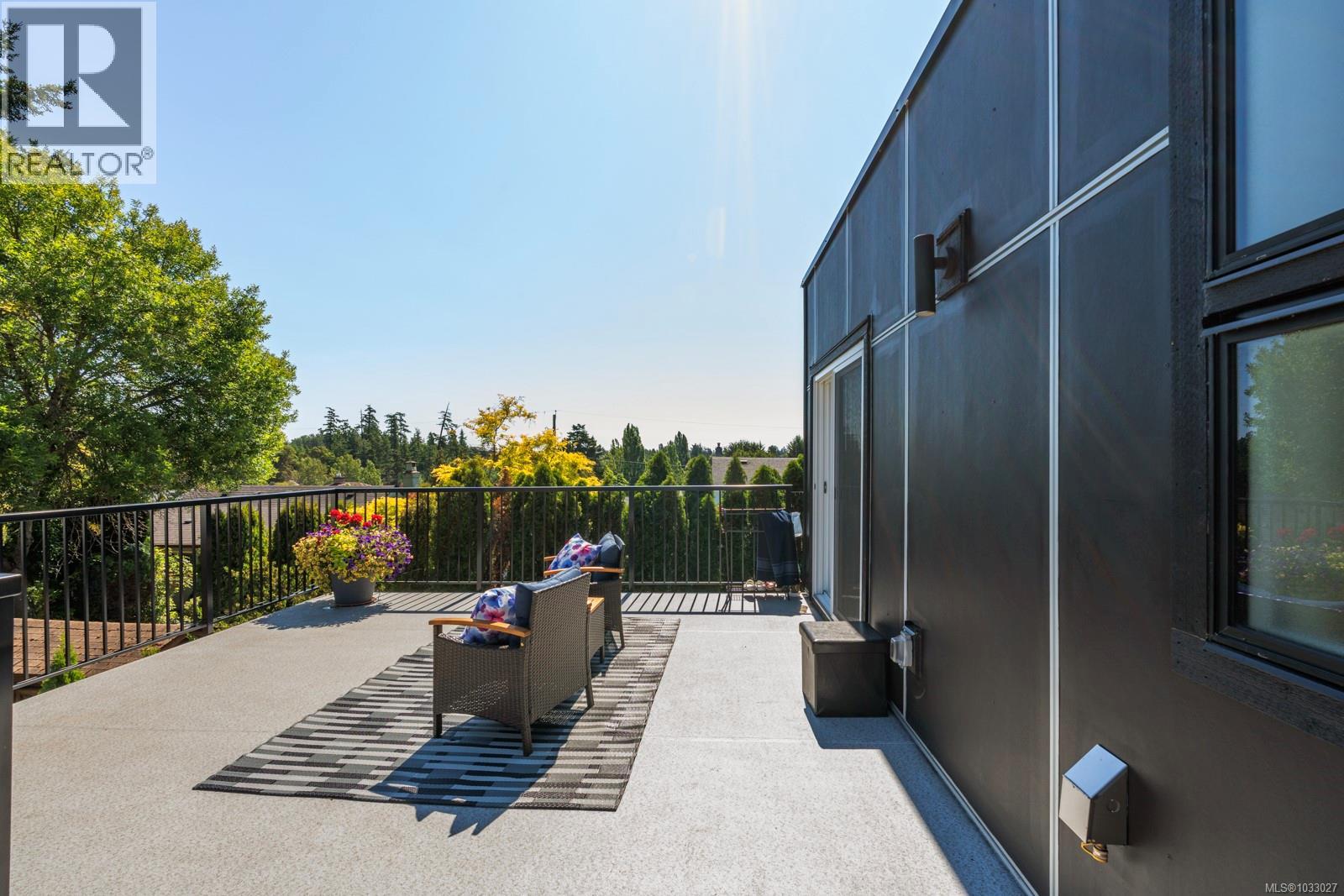 1158 Craigflower Rd - 35