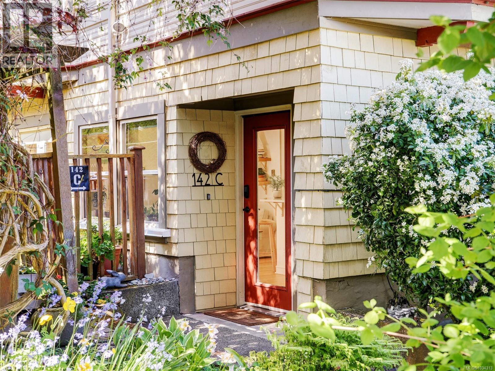 C 142 St. Lawrence St, Victoria