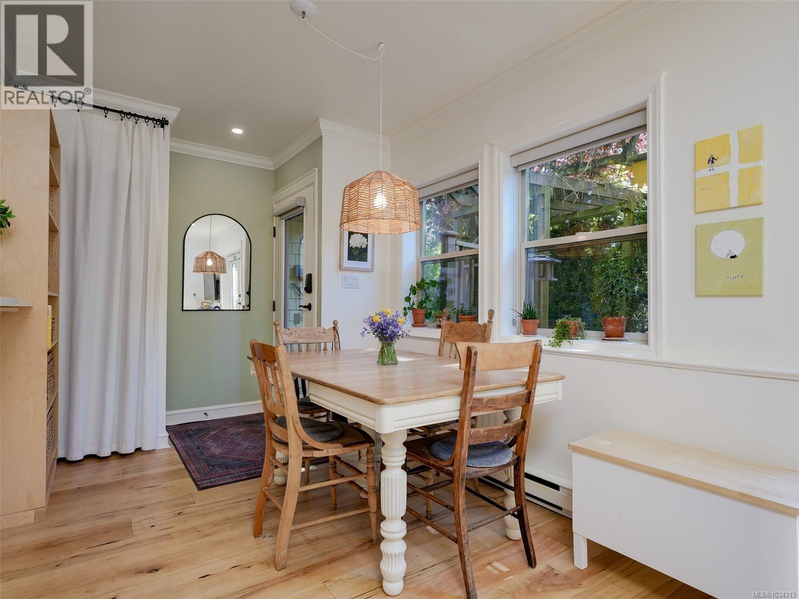 C 142 St. Lawrence St, Victoria