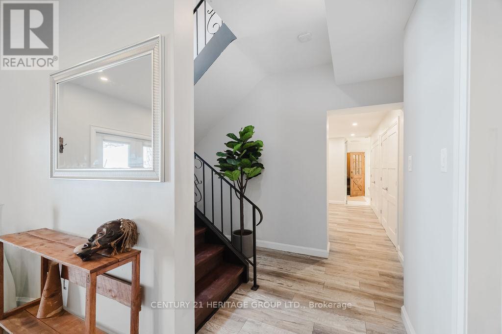 2816 MOUNT ALBERT ROAD - 21