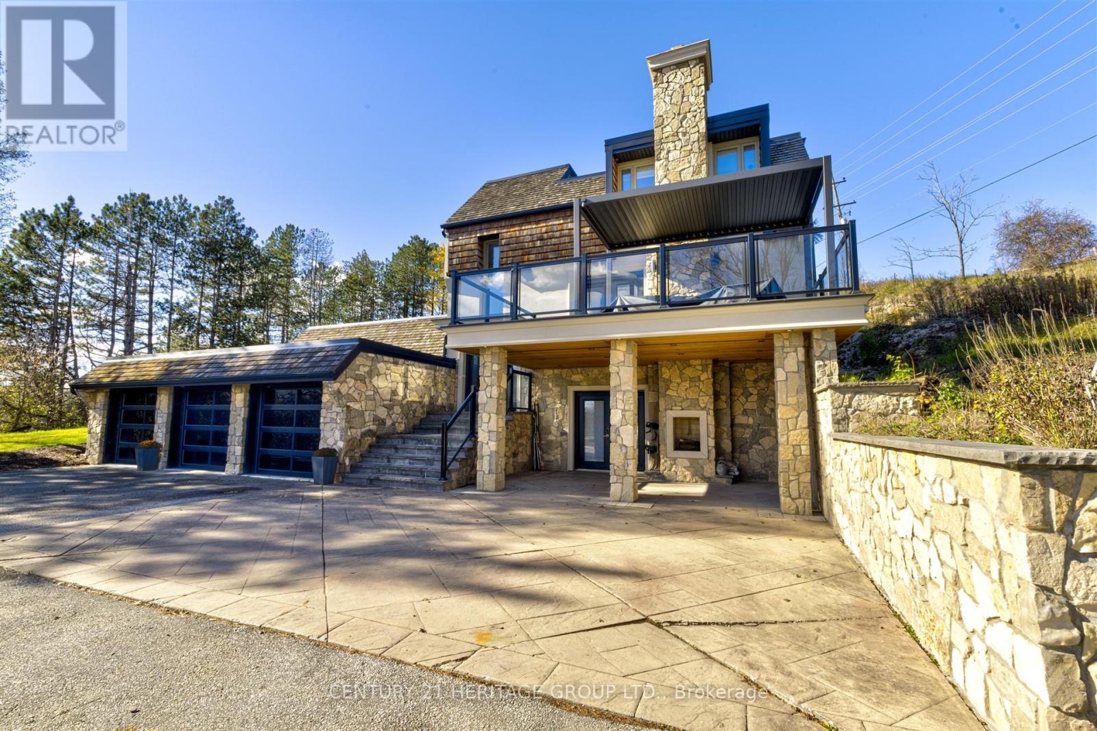 2816 MOUNT ALBERT ROAD - 43