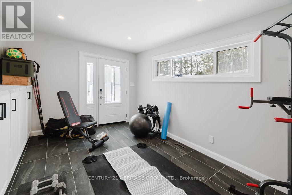 2816 MOUNT ALBERT ROAD - 33