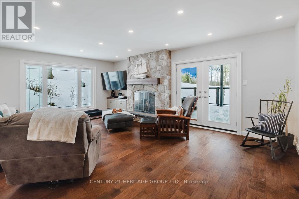 2816 MOUNT ALBERT ROAD - 5