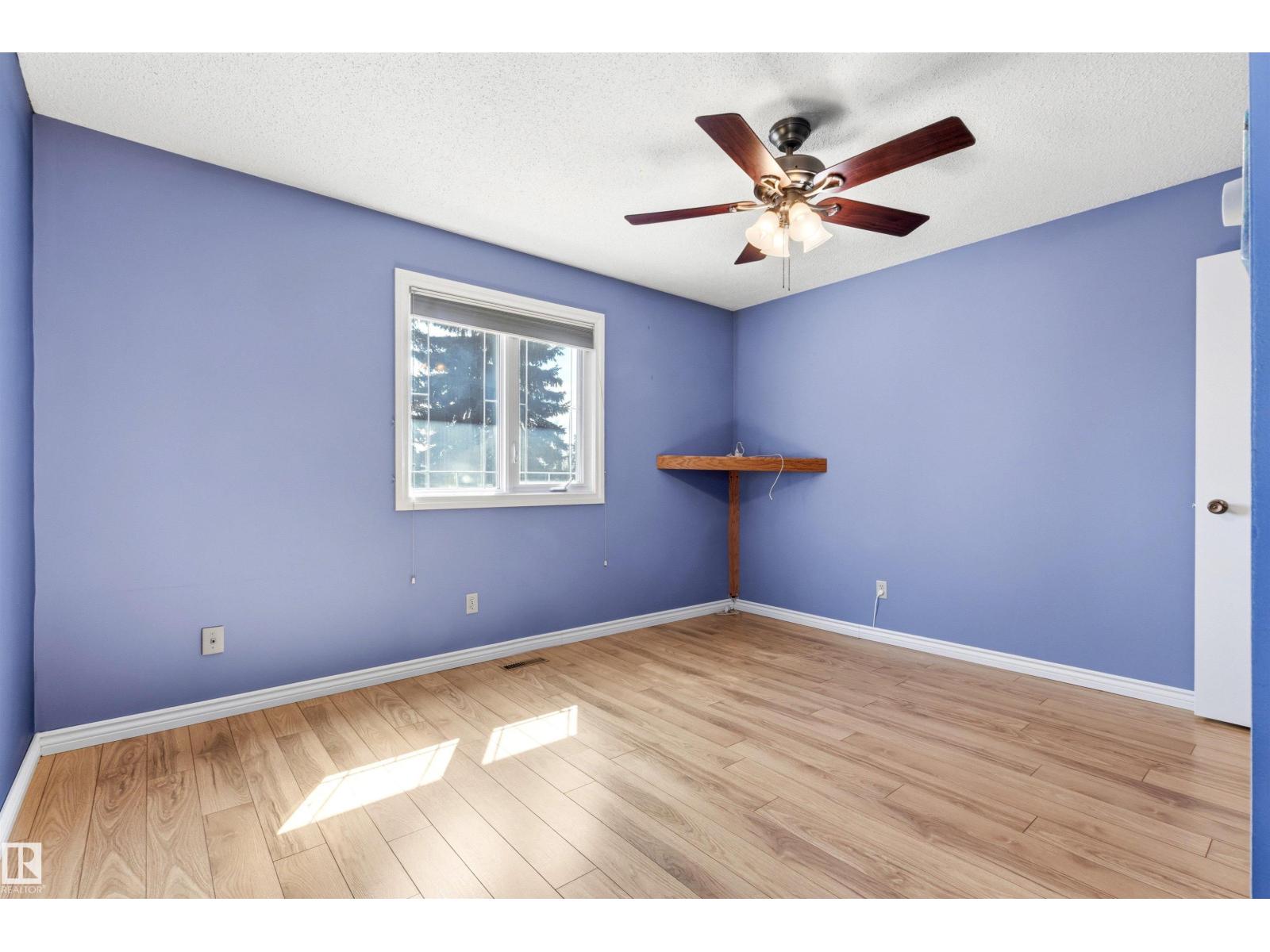 106 WESTGLEN CR - 23