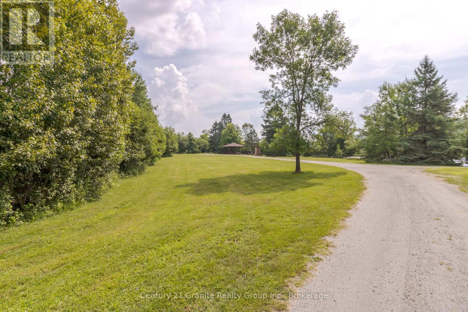 117 HALBIEM CRESCENT - 45
