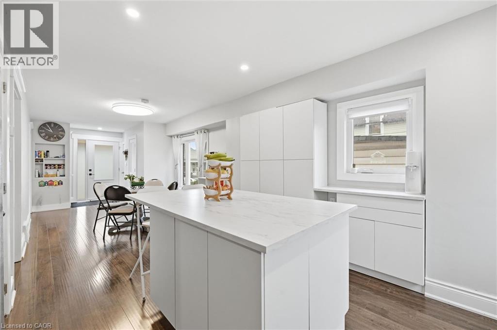 46 MAYFLOWER Avenue - 17