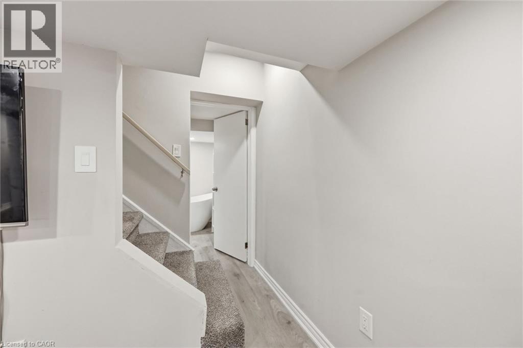46 MAYFLOWER Avenue - 32