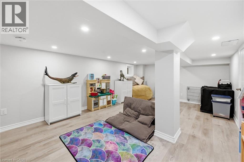 46 MAYFLOWER Avenue - 35
