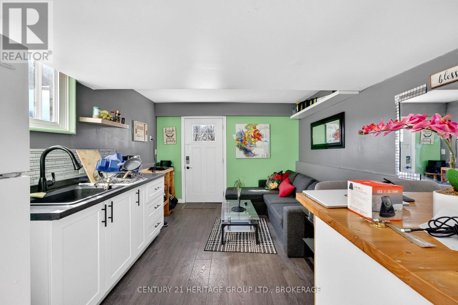 3 KEATES PLACE - 28