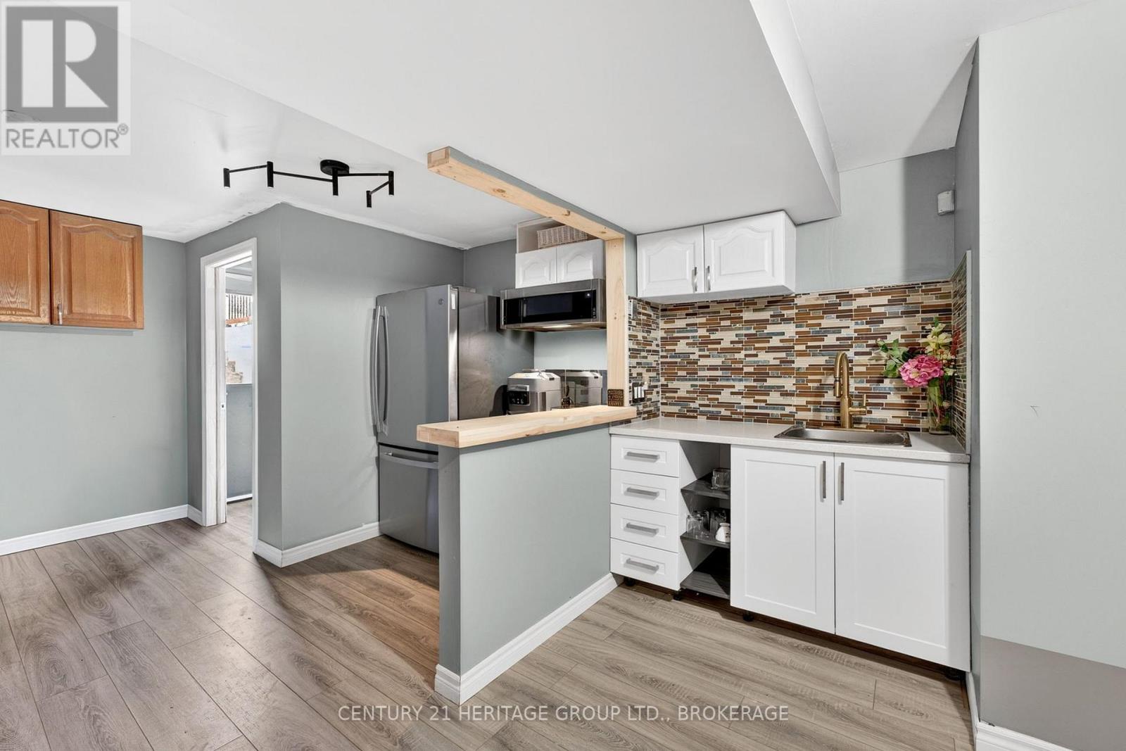 3 KEATES PLACE - 32