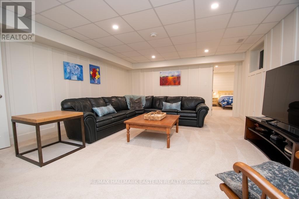 19 MARINA DRIVE - 35