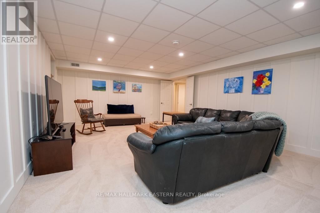 19 MARINA DRIVE - 36