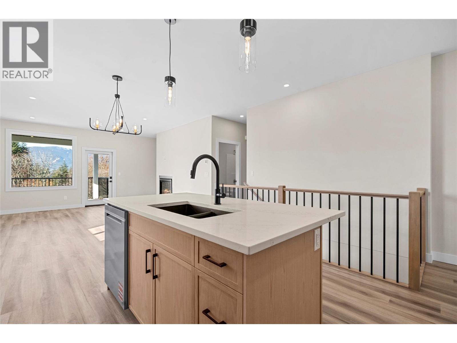 2951 27 Street NE - 10