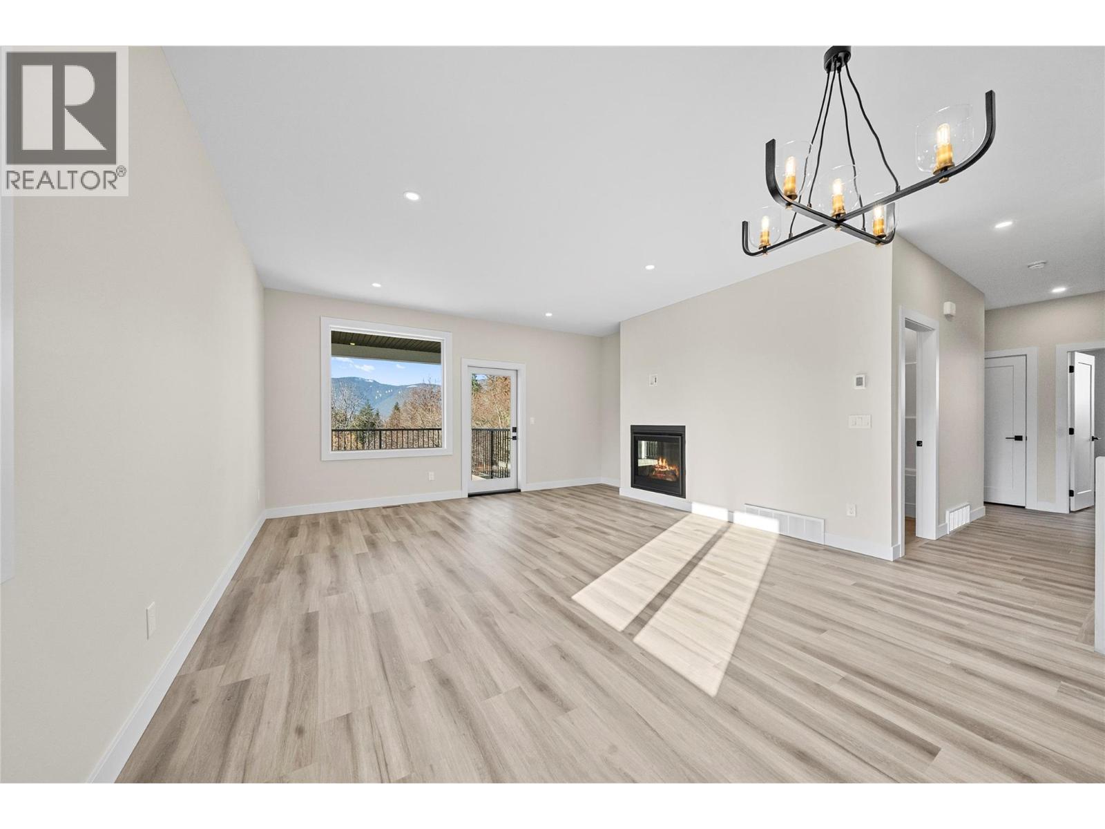 2951 27 Street NE - 11