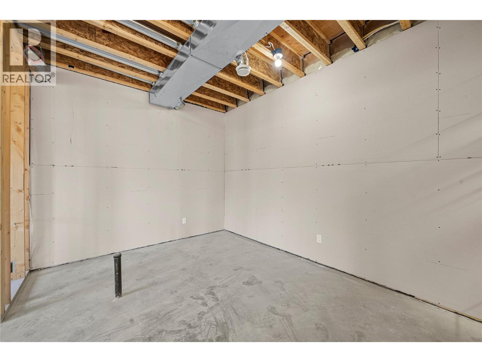 2951 27 Street NE - 43