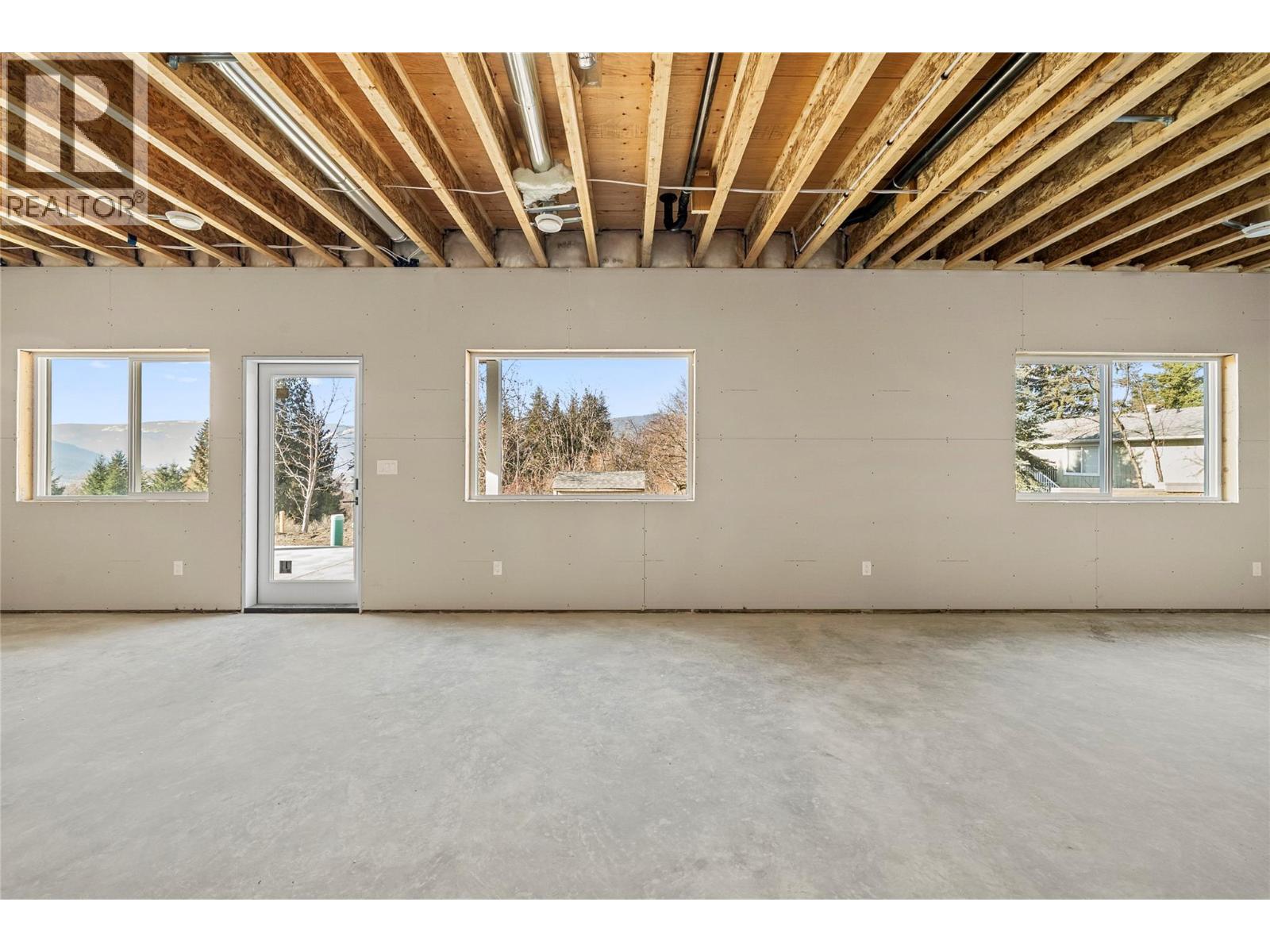 2951 27 Street NE - 46