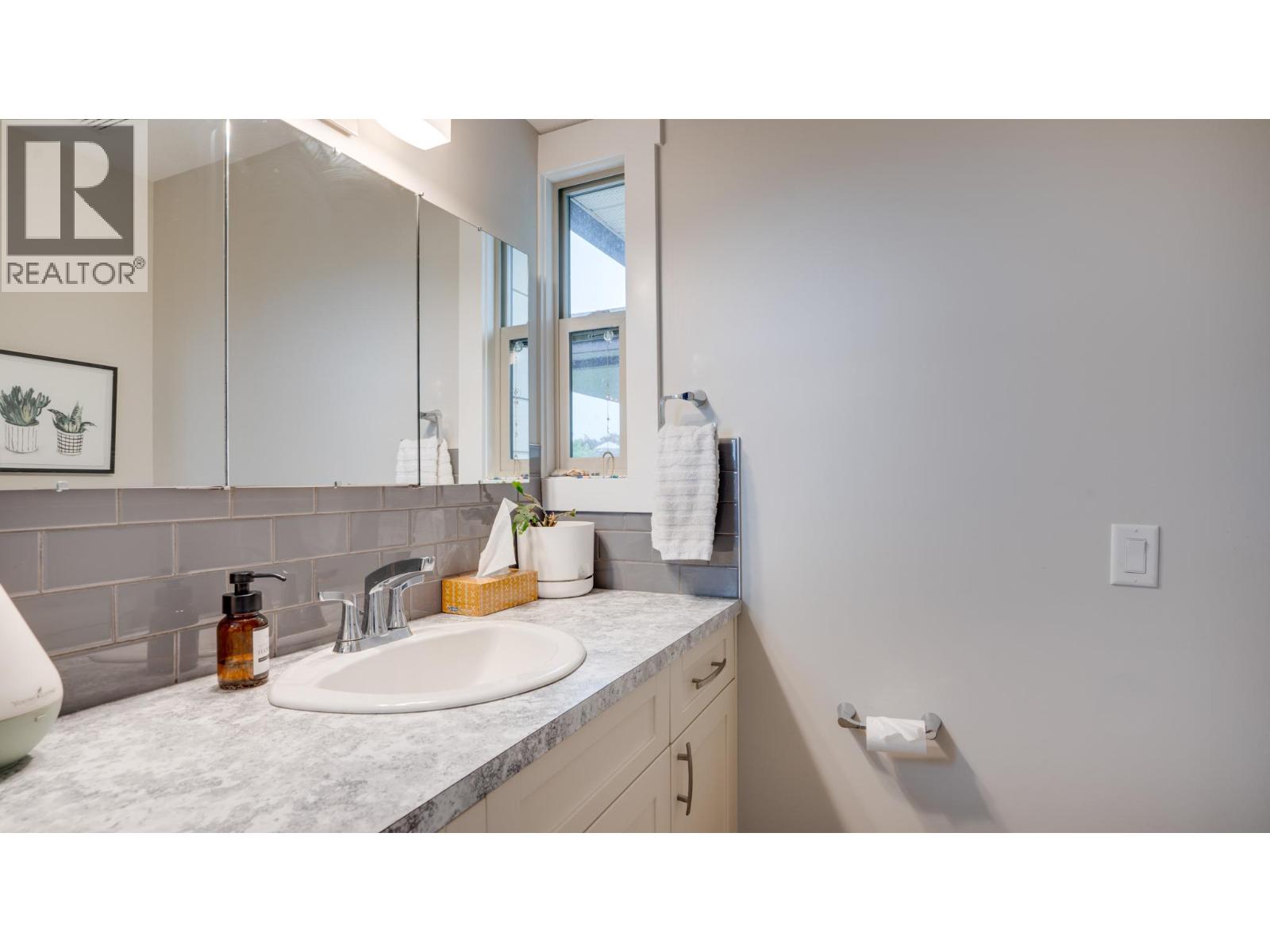 2640 Catherine Crescent - 19