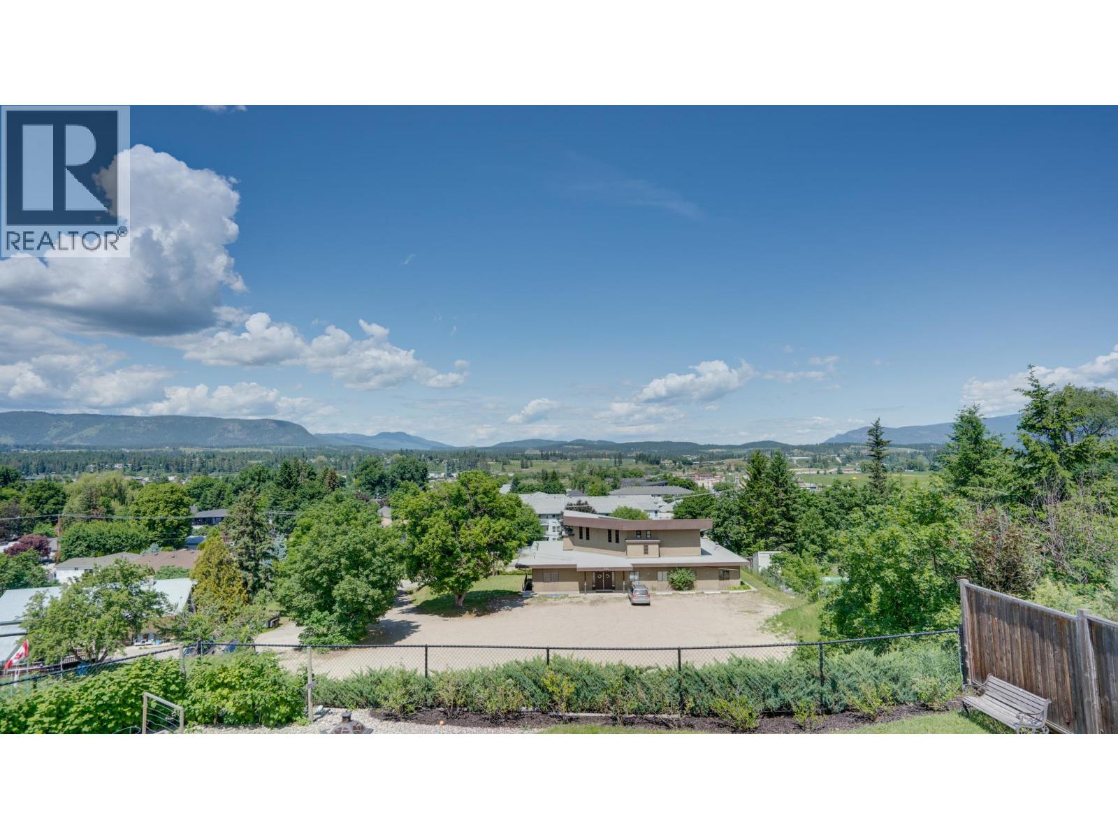 2640 Catherine Crescent - 5