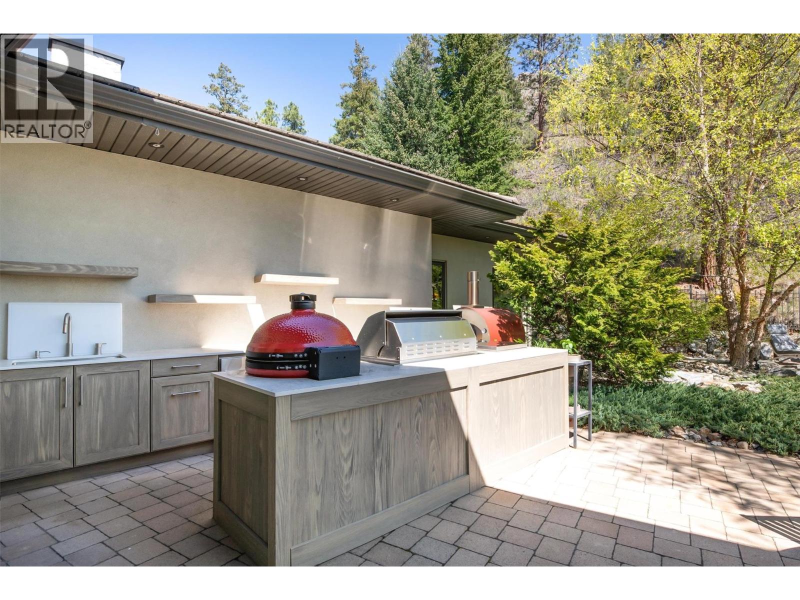 741 Pinehaven Court, Kelowna