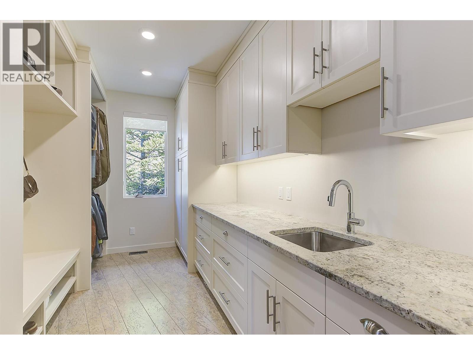 741 Pinehaven Court, Kelowna