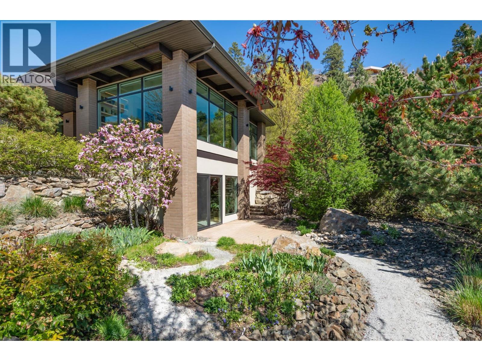 741 Pinehaven Court, Kelowna