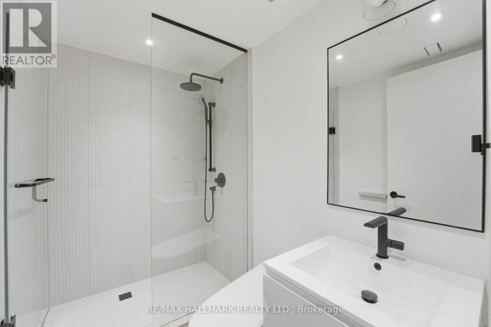 48 SHAFTESBURY AVENUE - 22