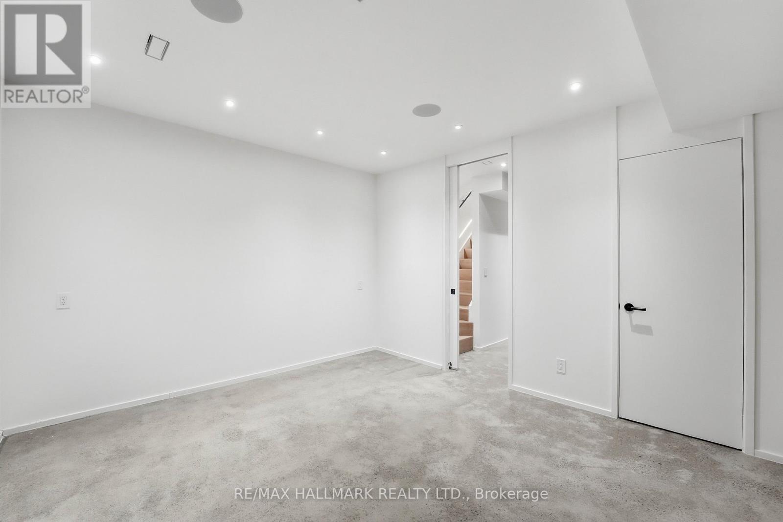 48 SHAFTESBURY AVENUE - 21
