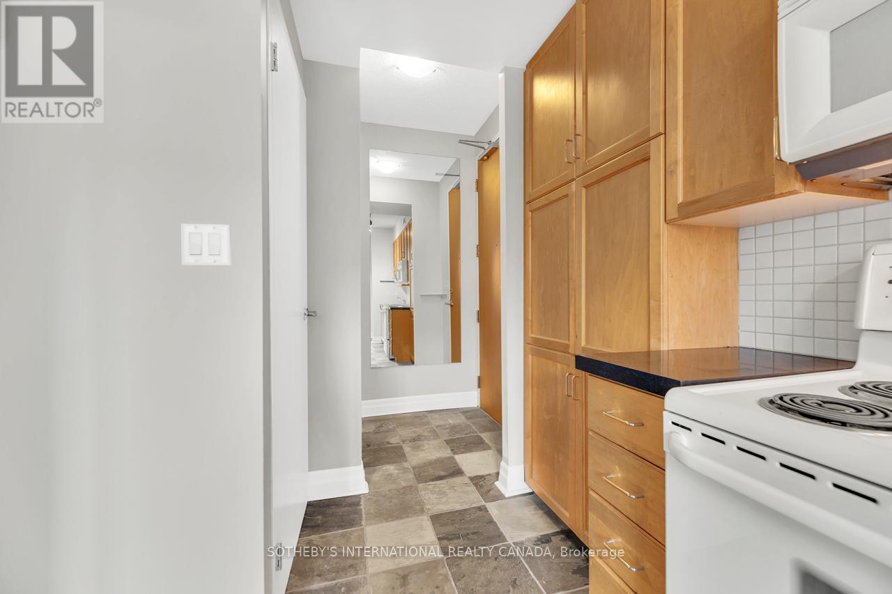 #207 70 ALEXANDER STREET - 3