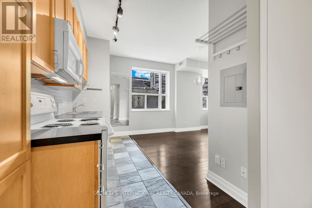 #207 70 ALEXANDER STREET - 4