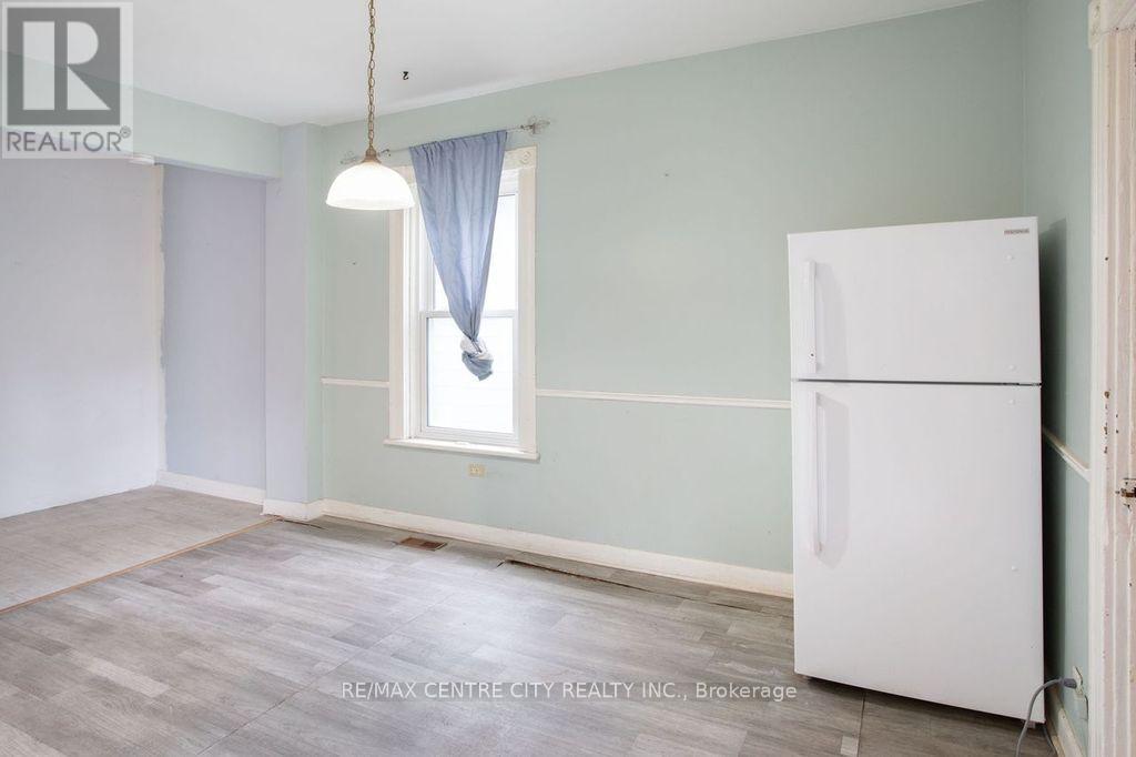 49 WILSON AVENUE - 10