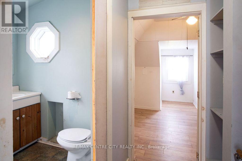 49 WILSON AVENUE - 26