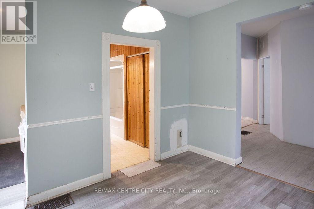 49 WILSON AVENUE - 12
