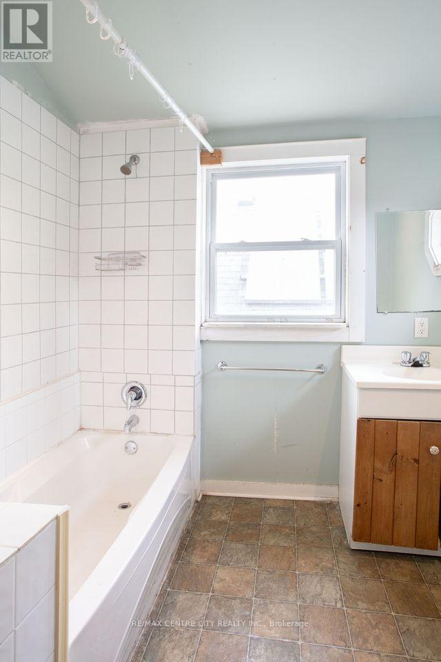 49 WILSON AVENUE - 27