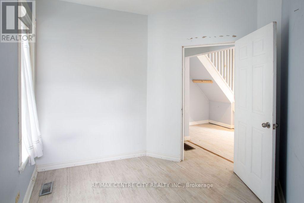 49 WILSON AVENUE - 5